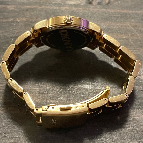 UNISEX DKNY Stainless Steel YELLOW GOLD PLATED WATCH NY1036 - Offers Considered - Picture 11 of 13